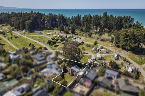 Photo of property in 5 Beach Crescent, Waikuku Beach, 7473