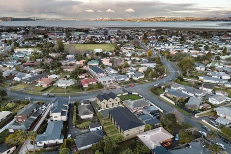 Photo of property in 4/60 Yeovil Road, Te Atatu Peninsula, Auckland, 0610