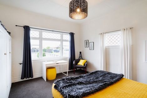 Photo of property in 94 Hargest Crescent, Saint Clair, Dunedin, 9012