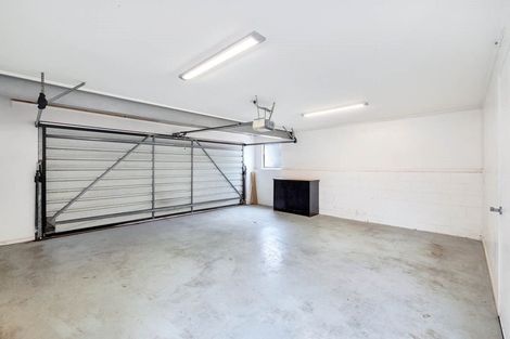 Photo of property in 1/31 Deverell Place, Northcross, Auckland, 0632