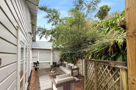 Photo of property in 10a Queens Drive, Kilbirnie, Wellington, 6022