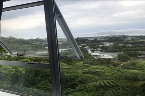 Photo of property in 32a Cheltenham Terrace, Newlands, Wellington, 6037