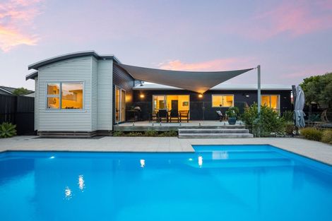 Photo of property in 141 Field Way, Waikanae Beach, Waikanae, 5036