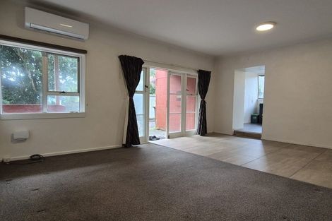 Photo of property in 1 Lauderdale Road, Birkdale, Auckland, 0626