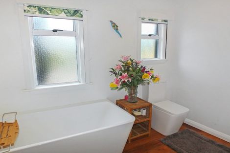 Photo of property in 35 Nash Parade, Foxton Beach, Foxton, 4815