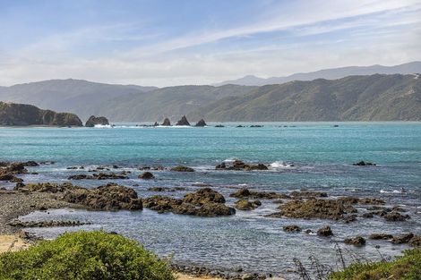 Photo of property in 160 Breaker Bay Road, Breaker Bay, Wellington, 6022