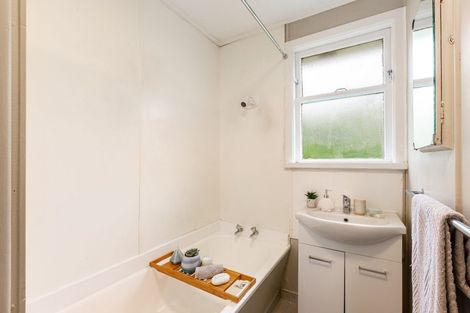 Photo of property in 16 Komata Grove, Waitangirua, Porirua, 5024