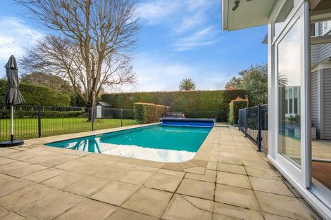 Photo of property in 1 Maungakiekie Avenue, Greenlane, Auckland, 1051