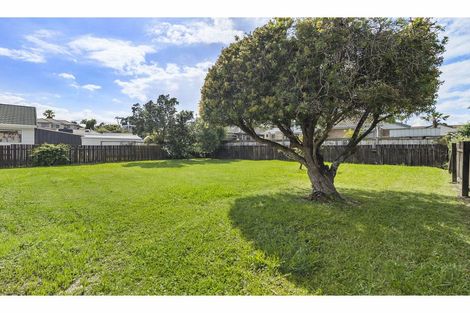 Photo of property in 2/12 Bay Street, Red Beach, 0932