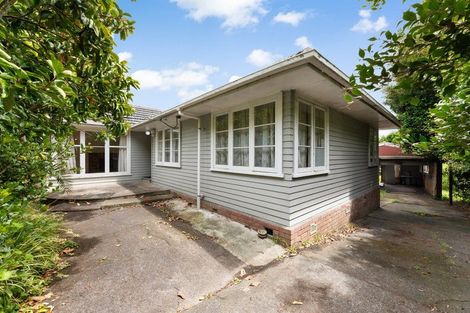Photo of property in 17 Kirrie Avenue, Te Atatu South, Auckland, 0610