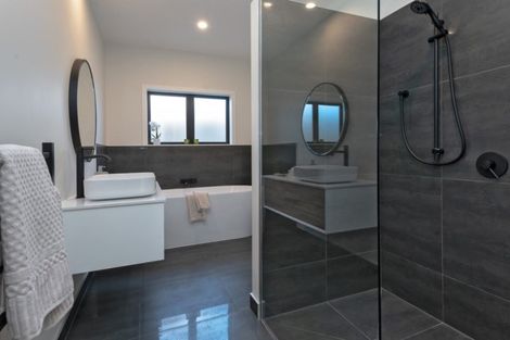 Photo of property in 31 Opouatu Avenue, Glenbrook, 2681