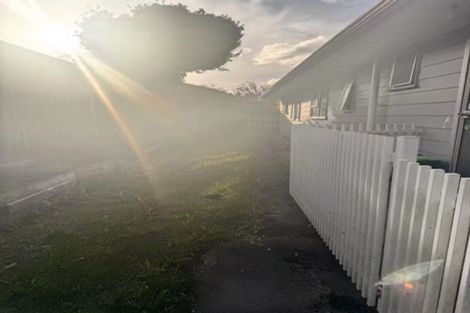 Photo of property in 5 Tesla Place, Totara Vale, Auckland, 0629