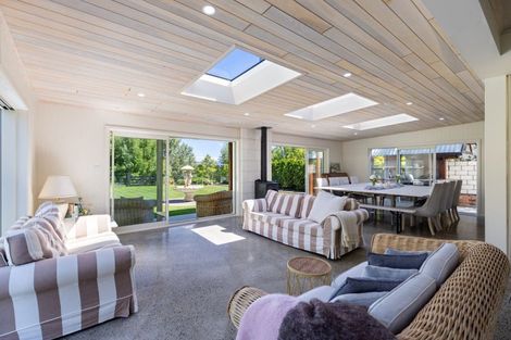 Photo of property in 33 Royal Oak Drive, Kelvin Grove, Palmerston North, 4414