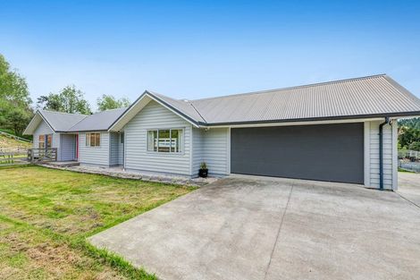 Photo of property in 2265 South Head Road, South Head, Helensville, 0874