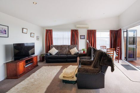 Photo of property in 27 Ruapehu Drive, Fitzherbert, Palmerston North, 4410