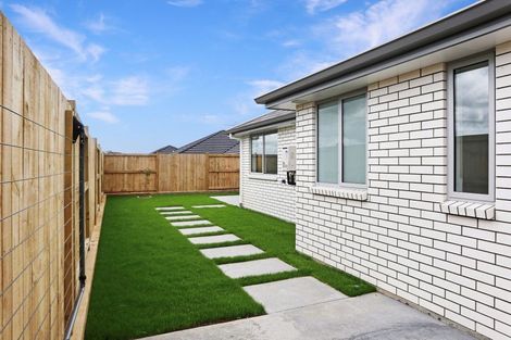 Photo of property in 2/4 Bostonkip Crescent, Fitzroy, Hamilton, 3282