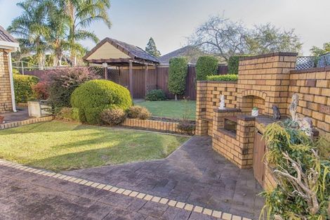 Photo of property in 12 Foxbridge Lane, Conifer Grove, Takanini, 2112