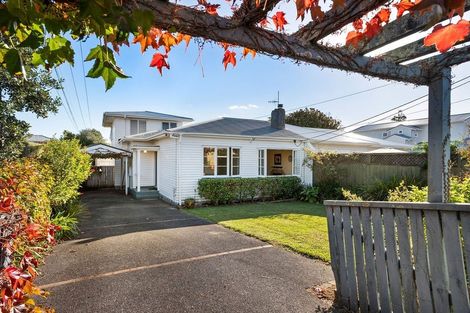 Photo of property in 13 Wicklow Road, Narrow Neck, Auckland, 0622