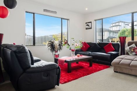 Photo of property in 31 Kirikiri Drive, Papakura, 2110