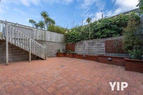 Photo of property in 14 Cheyne Walk, Newlands, Wellington, 6037