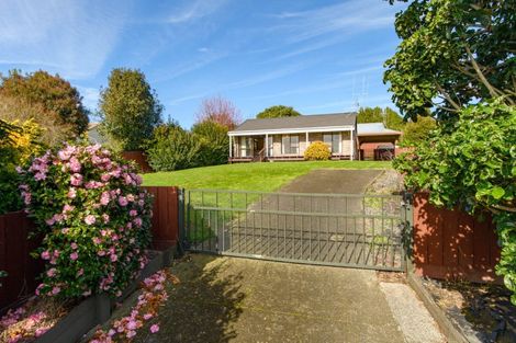 Photo of property in 64 Resolution Road, Welcome Bay, Tauranga, 3112