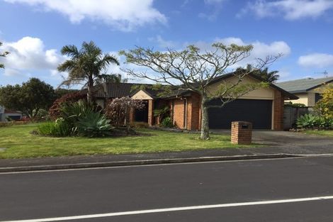 Photo of property in 1 Berkshire Terrace, Massey, Auckland, 0614
