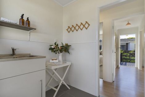 Photo of property in 6 Mannering Place, Hillcrest, Auckland, 0627