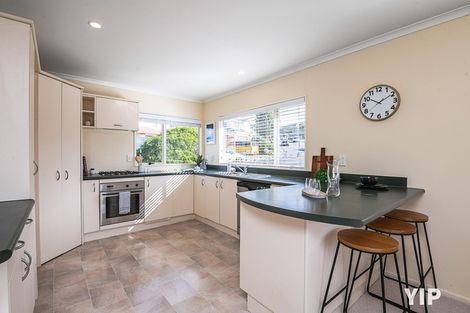 Photo of property in 1 Bennett Grove, Newlands, Wellington, 6037