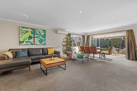 Photo of property in 16 Chippewa Place, Conifer Grove, Takanini, 2112