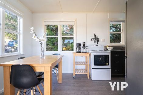 Photo of property in 43 Catherine Crescent, Paparangi, Wellington, 6037
