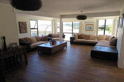 Photo of property in 27 York Crescent, Westown, New Plymouth, 4310