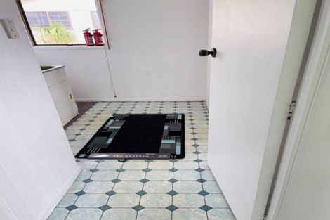 Photo of property in 18 Lewisham Street, Highland Park, Auckland, 2010