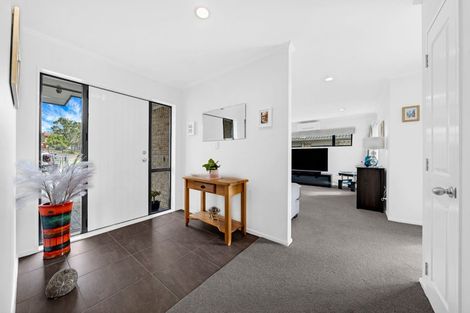 Photo of property in 15 Summerland Drive, Henderson, Auckland, 0612