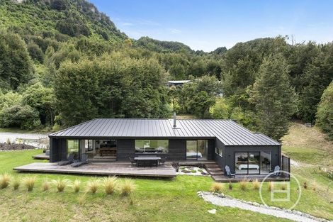 Photo of property in 18 Lookout Drive, Mount Creighton, Queenstown, 9371