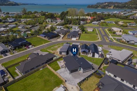 Photo of property in 10 Palm Drive, Whitianga, 3510