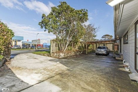 Photo of property in 43 Sartors Avenue, Northcross, Auckland, 0630