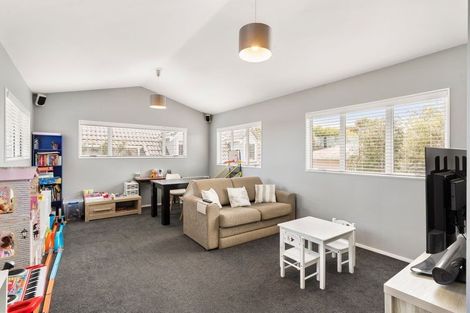 Photo of property in 19 Patons Road, Howick, Auckland, 2014