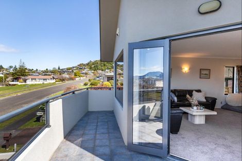 Photo of property in 27 Kinder Street, Acacia Bay, Taupo, 3330