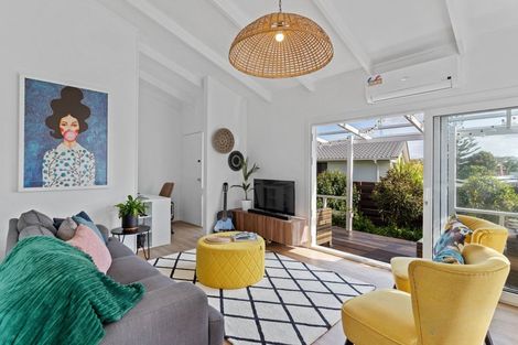 Photo of property in 1/72 Hyperion Drive, Randwick Park, Auckland, 2105