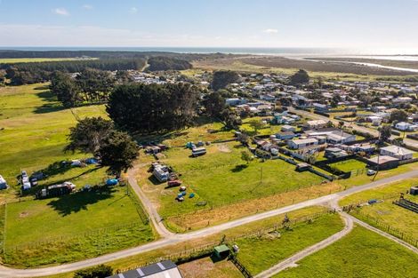 Photo of property in 9 Ripa Street, Tangimoana, 4822