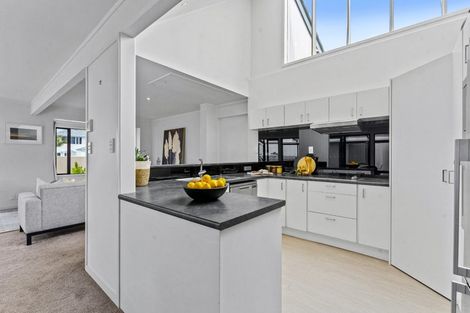 Photo of property in 1/62 Milford Road, Milford, Auckland, 0620