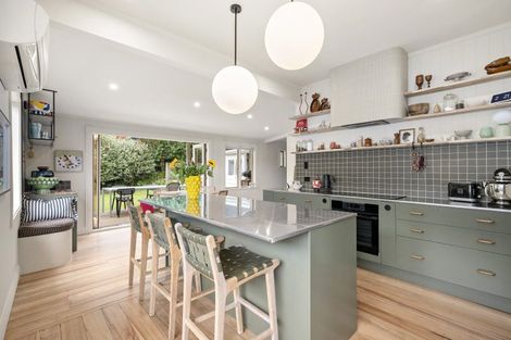 Photo of property in 5 Manuka Terrace, Eastbourne, Lower Hutt, 5013