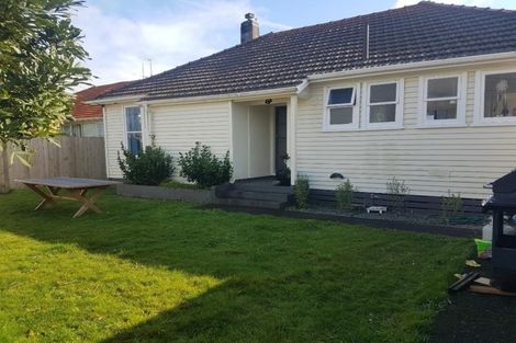 Photo of property in 48 Omata Road, Marfell, New Plymouth, 4310