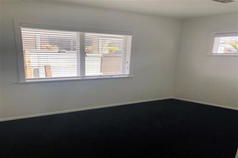 Photo of property in 22 Hepburn Road, Glendene, Auckland, 0602
