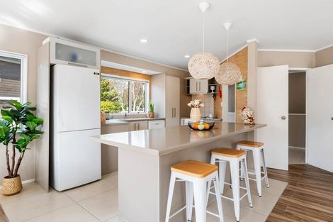 Photo of property in 2/21 Lochend Place, Highland Park, Auckland, 2010