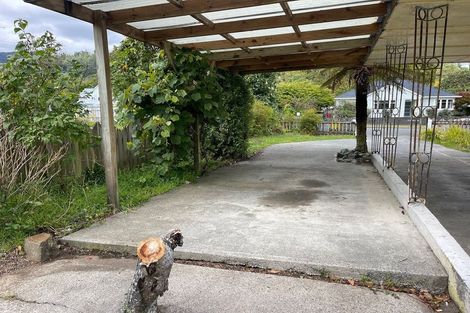 Photo of property in 4 Gibbs Crescent, Wainuiomata, Lower Hutt, 5014