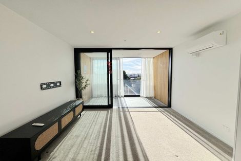 Photo of property in 305/1 Buscomb Avenue, Henderson, Auckland, 0610