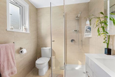 Photo of property in 236 Whitney Street, Blockhouse Bay, Auckland, 0600