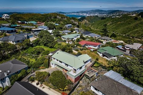 Photo of property in 20 Lyndfield Lane, Newlands, Wellington, 6037