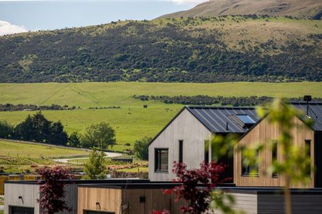 Photo of property in 17 Soudley Court, Jacks Point, Queenstown, 9371